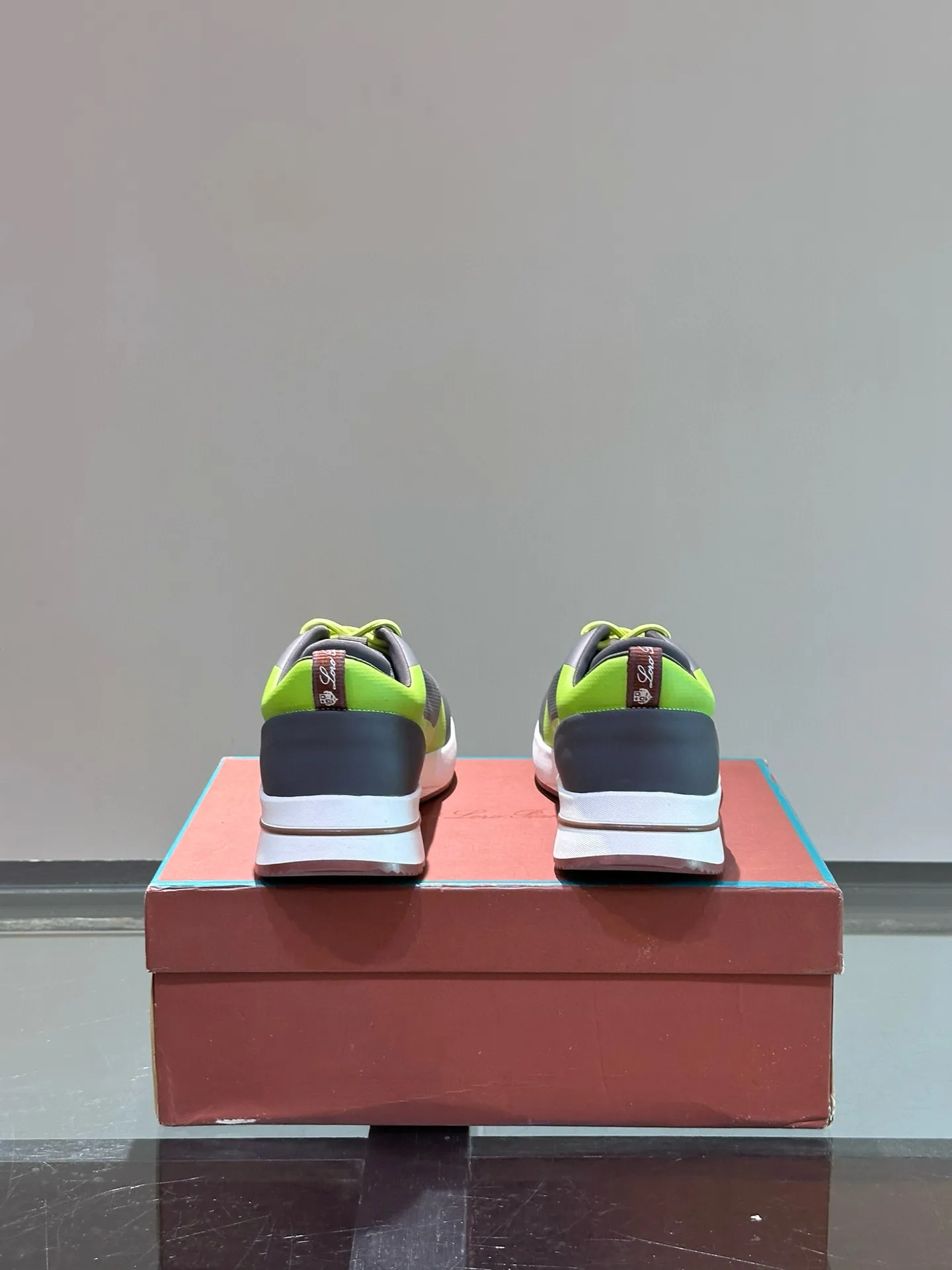 Factory price: 540💰Loro men's shoes💰iana niche Loro classic jogging shoes, men's lace-up casual shoes and sneakers, high-quality lightweight and comfortable fabrics, suitable for outdoor leisure, the color scheme is young and energetic, and it looks great with sportswear or casual suits! Size: 39-45 (38, 46 customized)